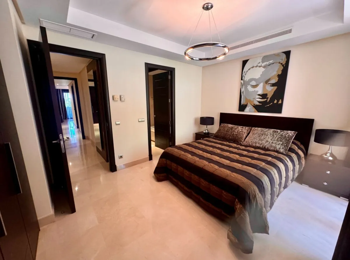 3673b8a7-c1a0-4bf7-802a-f897b0d78ddf