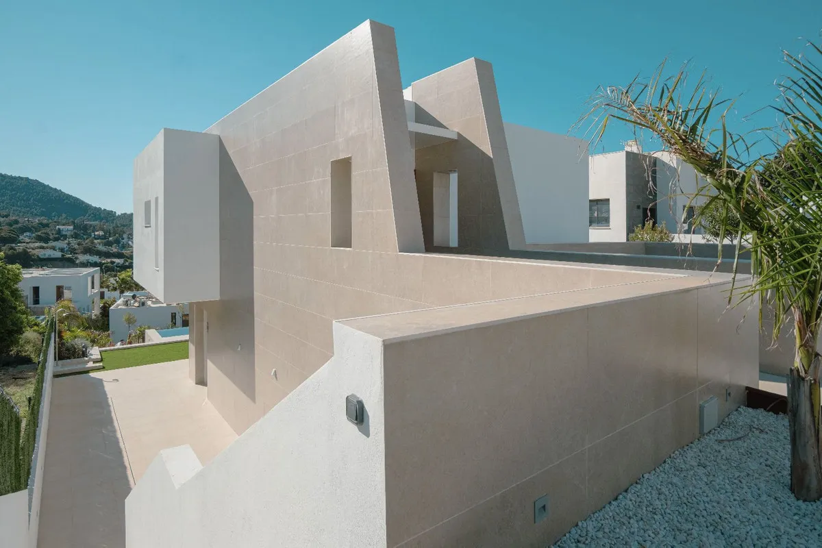 bf416918-9c2e-4da2-a8be-c863a4f53afc