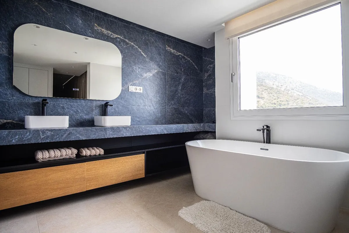 e389f93e-b72b-4a9b-a6aa-b650d3e8db5d