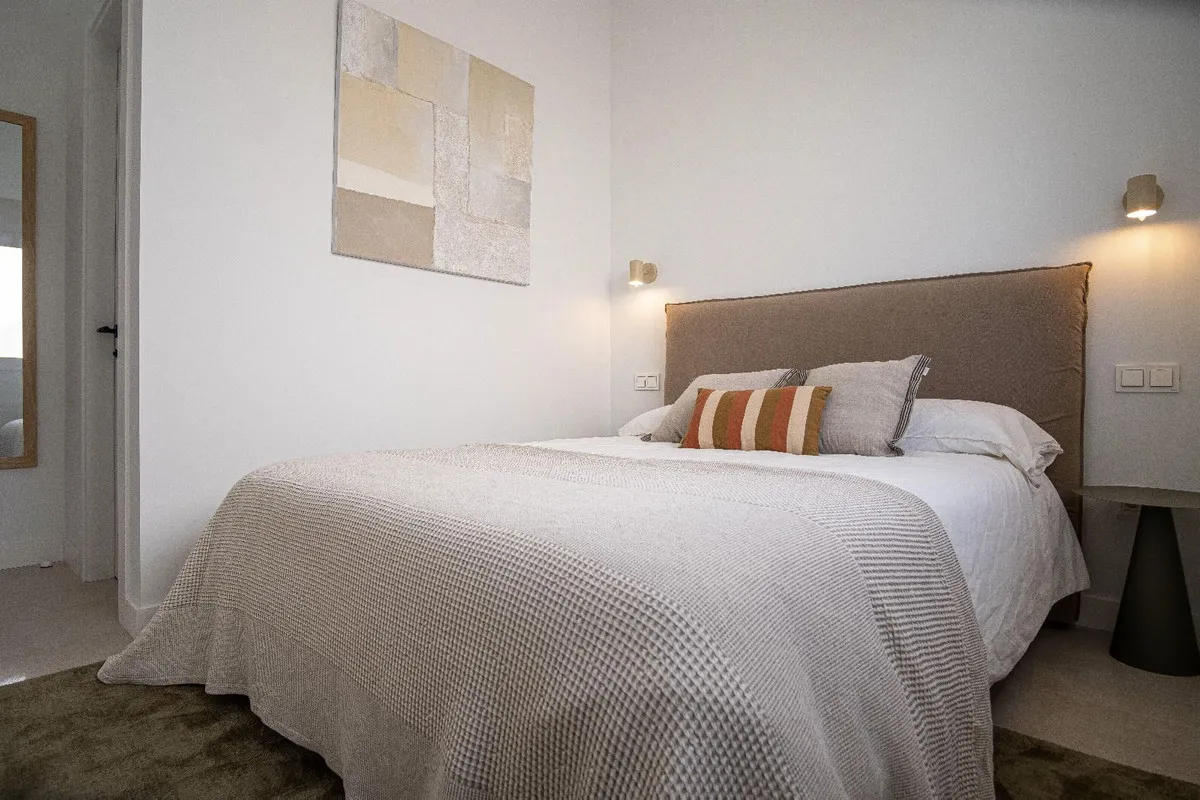 e8a0b9a8-7d05-445c-995a-01bd3a83704e