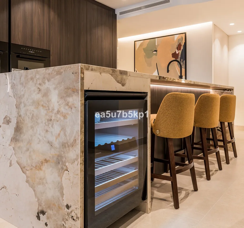 d67921d3-f79c-46ff-b489-aea933000860