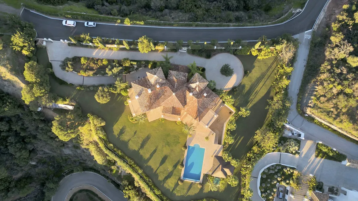 1f0f52dd-4232-4768-9929-aabaabad7998