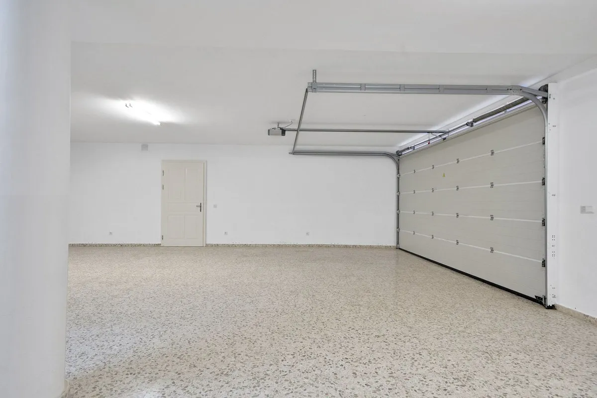 96b7554c-6db2-4f93-a298-d49c18ecbcd1