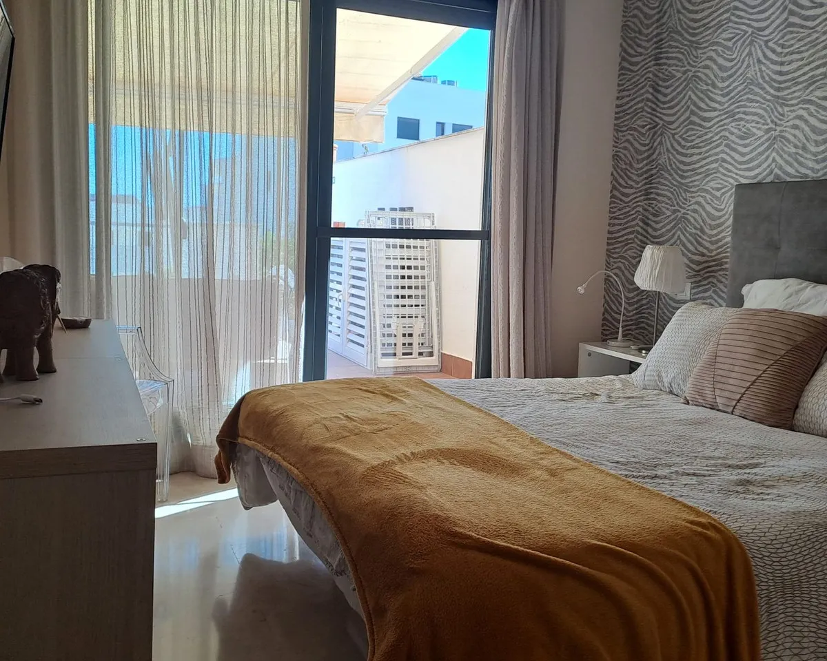 c1621814-79d5-40e7-9897-475fbcadd9ff