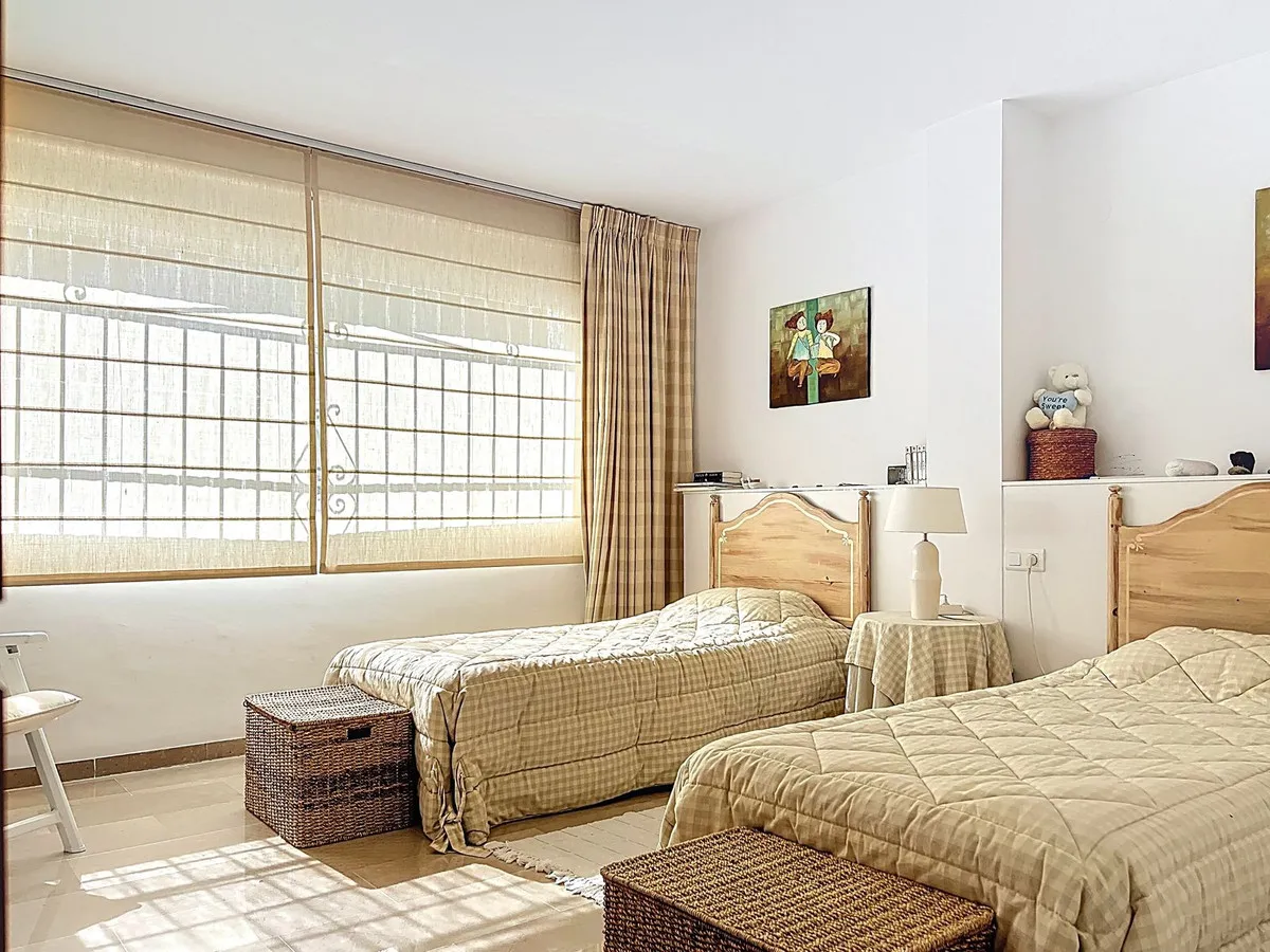 0d290684-b2e0-442e-9e51-b8bde3e9deb7