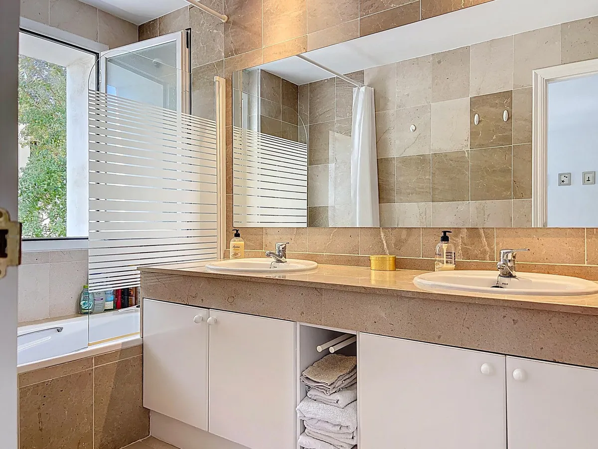 574d1208-901f-4bb5-ab54-92633ebfd29a