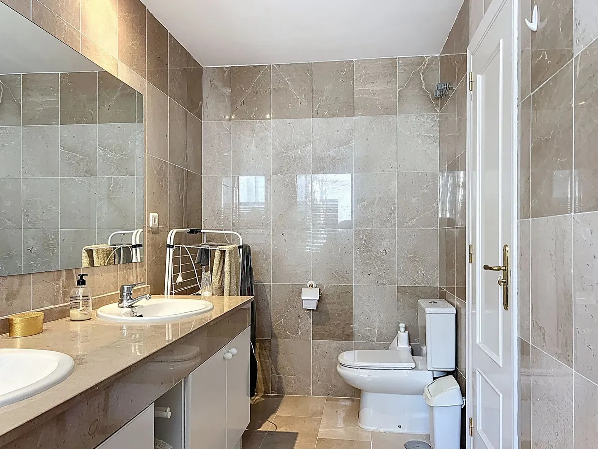 a8f13884-26c6-4e05-8403-7d17501036b1