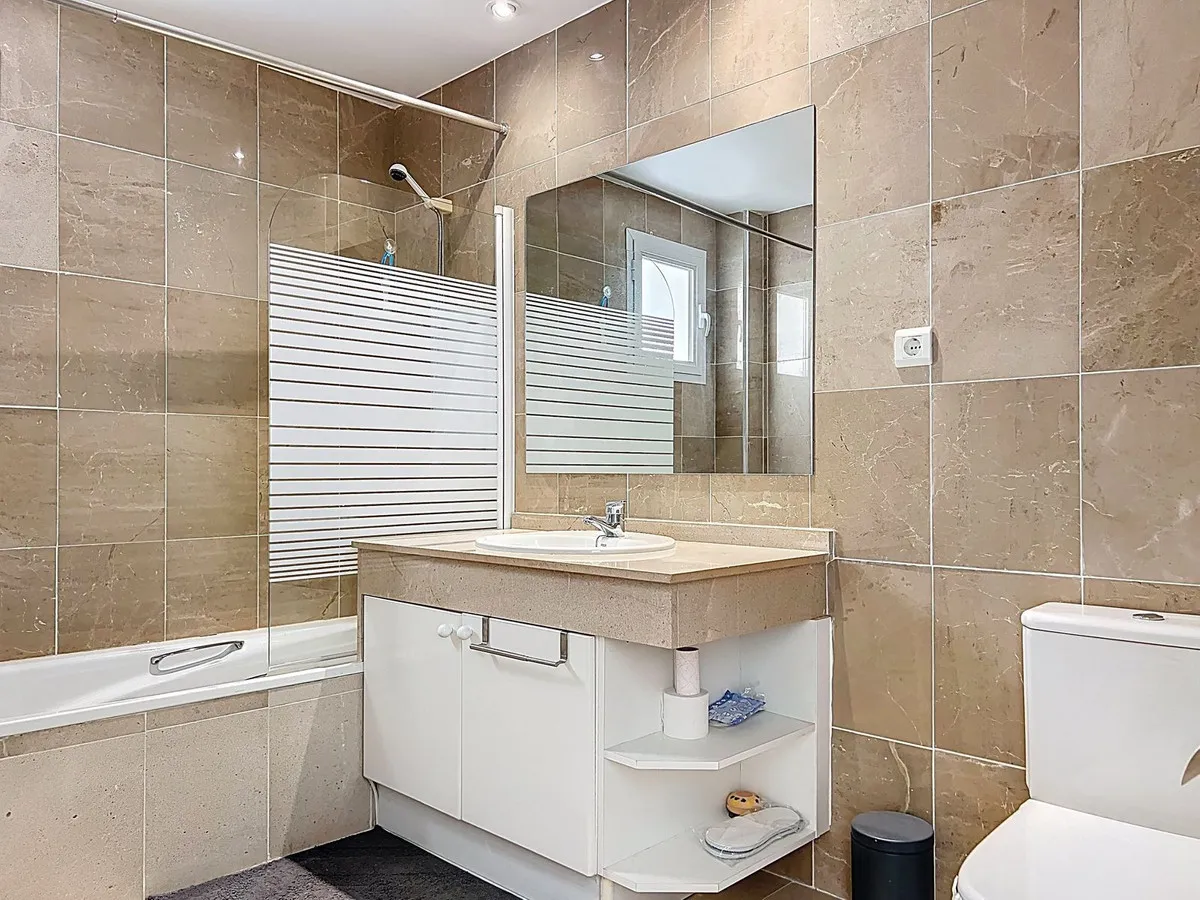 fbffe32c-3f35-46f2-9a85-cb8f320ce53f