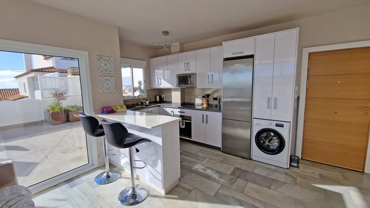 887c04d8-881a-4f41-9838-e87f38c2dbd0