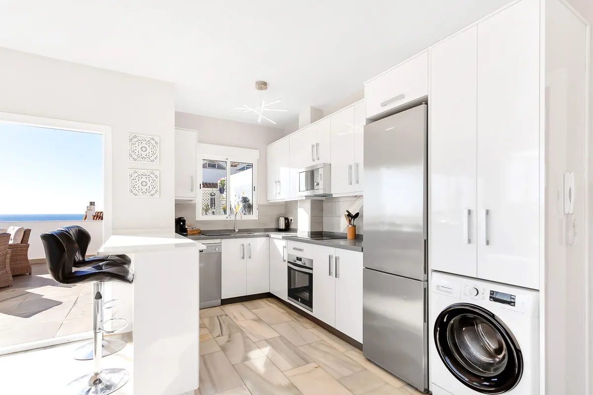 e78ffeea-8aa0-4f86-af1f-f327828217f4