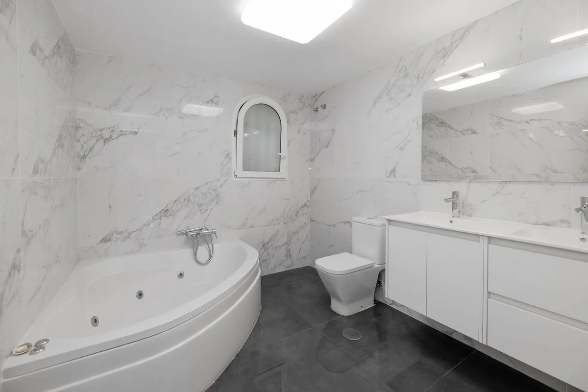 d7485993-9dcb-43ef-8f89-fc96fa6d4c4a