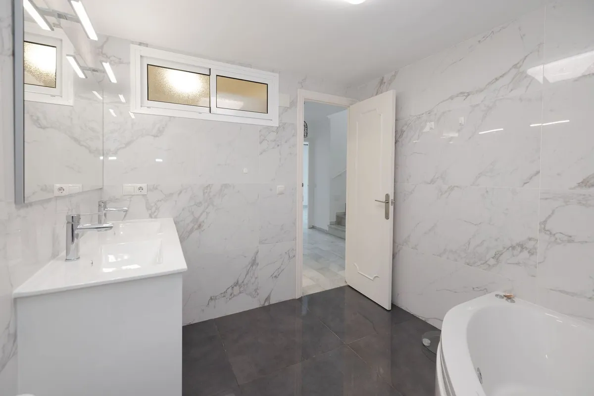 ea85ac18-ffd5-4674-8d46-64be2aa089a8