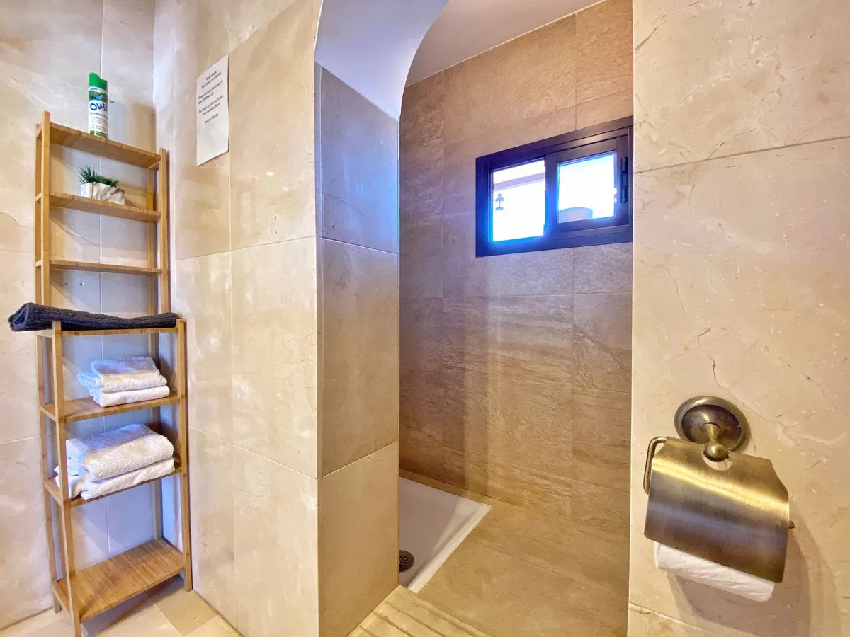 8f01b612-f35f-4200-a4b3-cd001aa8f4ac