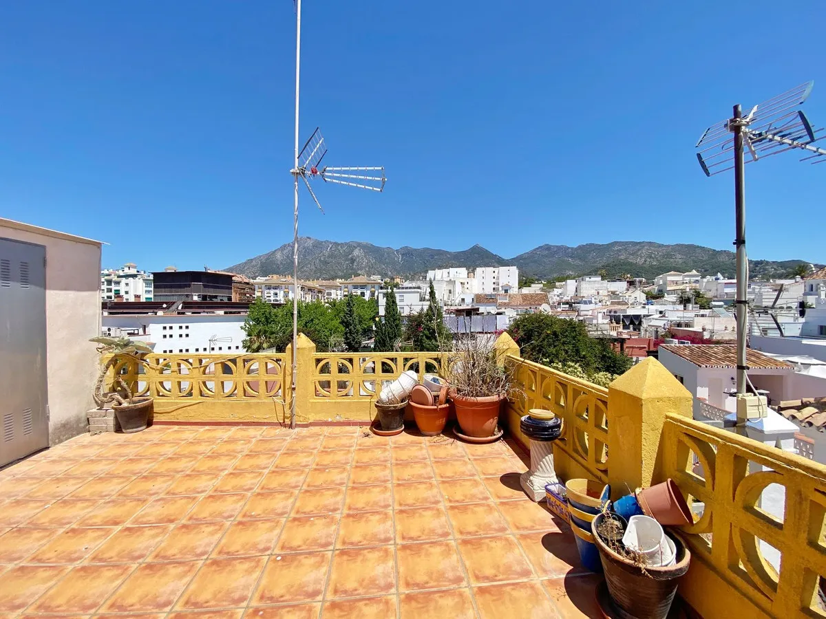 8f7f6c9a-c806-40dc-8dc2-7125c3a19d3f