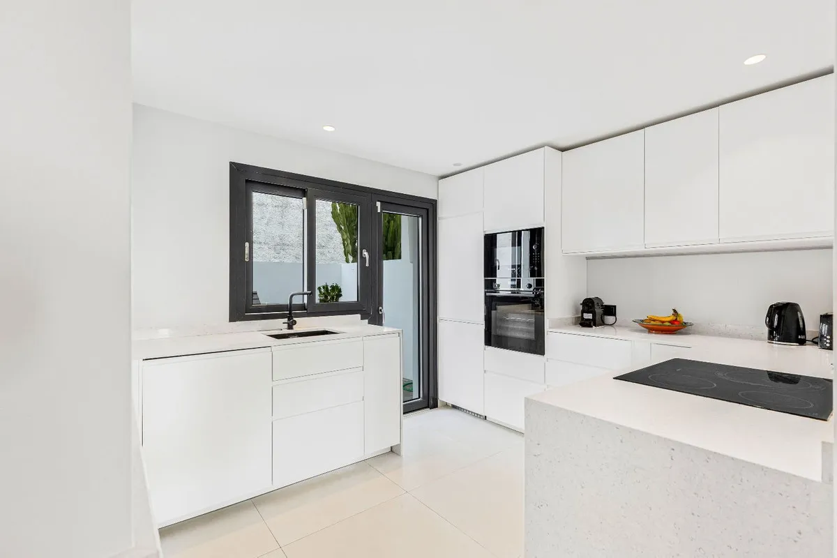 68cb9c52-3f93-495a-bae4-92d3b3e1cb6d