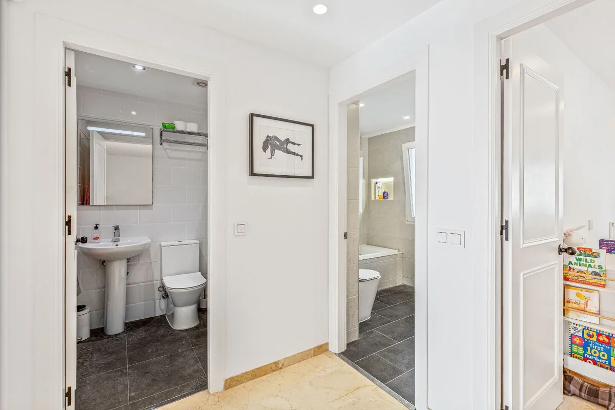 9d8c9773-1ccd-4d64-8656-4ff0e0d868b2