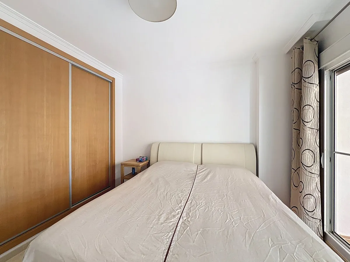 ee956dbb-e0c3-478c-b401-bf5c7865b33f