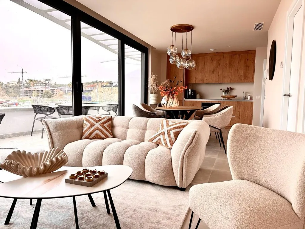 103a8e5d-012e-4c5a-866d-2880c984d56b