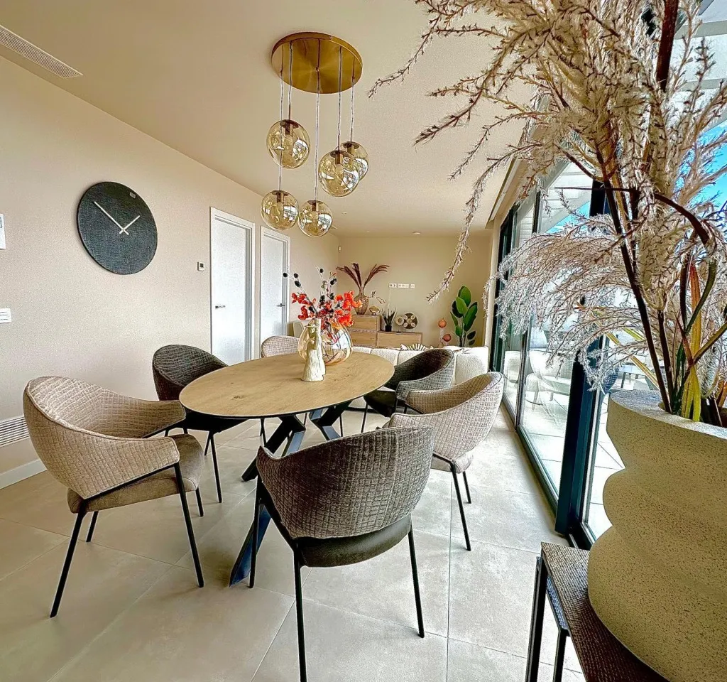 c81616db-b80b-4aca-a107-6a2c98a57be7