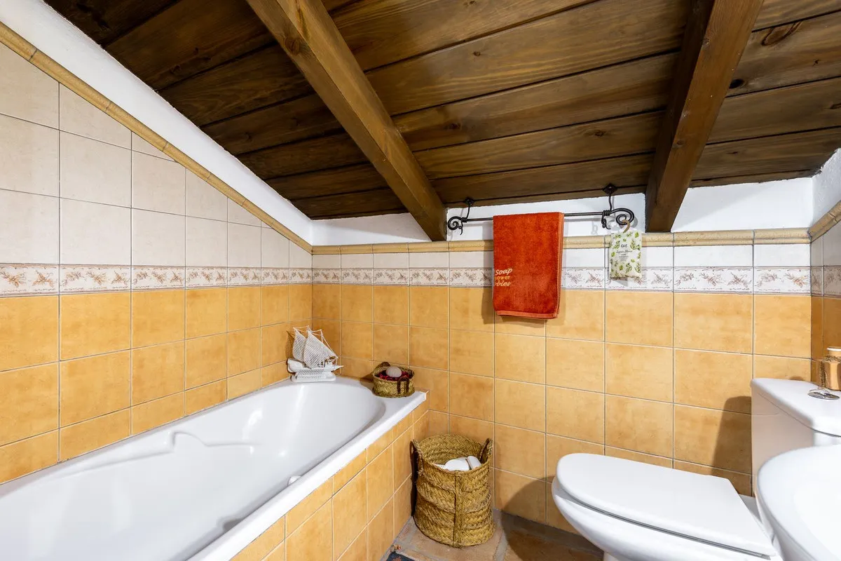 01e482a8-c038-4bf6-9c9c-83fe3a9aa966