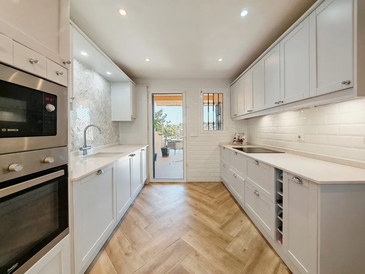 a0976e7a-75c6-44e0-a066-b8e5169f7322