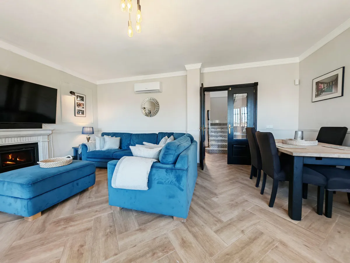 e5b74aed-0179-4417-a57f-aee633a02560