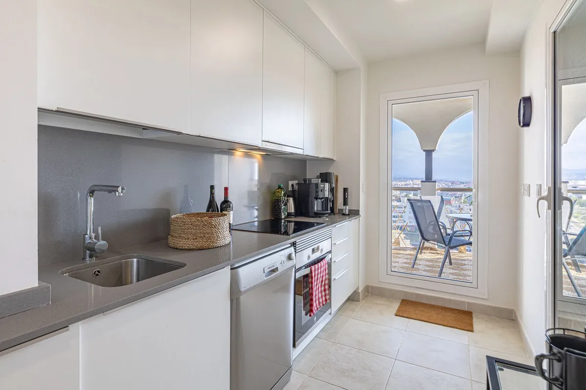 ee8c295f-f4e0-471b-bfcb-d88285c22f92