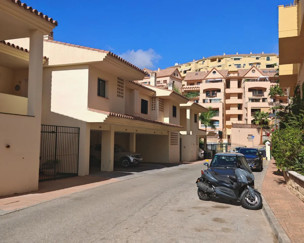 718a7a4f-e1a4-480e-a7b3-bf0a9f71df8f