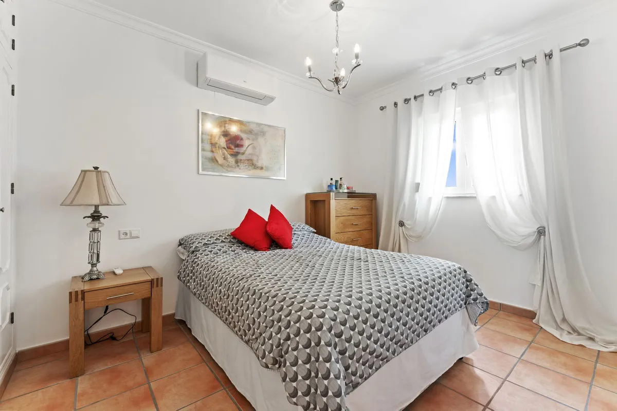 dd0647b2-7e81-4044-9c8a-e9f1a150e537