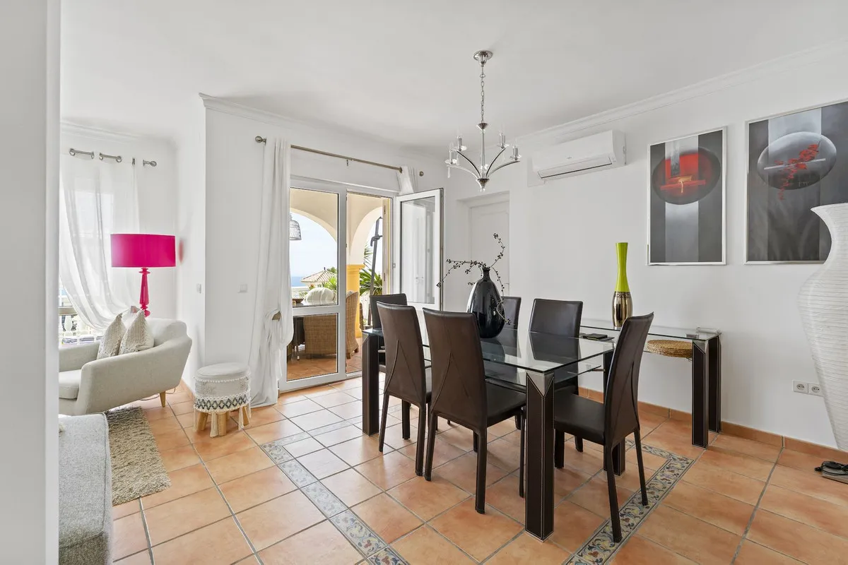 e4599dd3-e09e-427c-94f3-c848672ec9cb