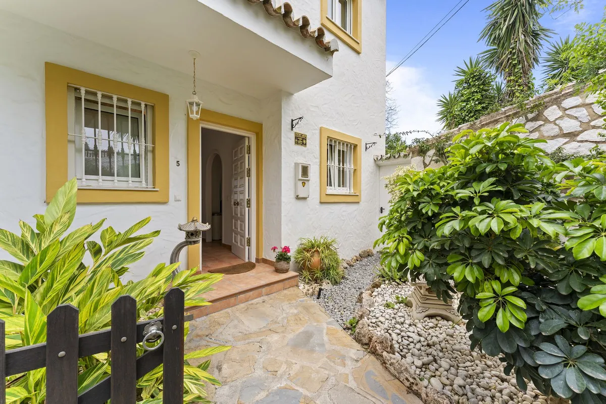 e65c0ce9-160f-4799-bcaf-32a216a6871e