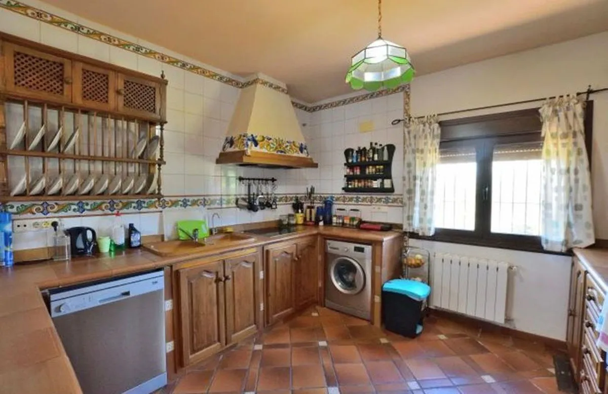 c083ab67-984e-4ba2-880b-1d6298bdb8fb