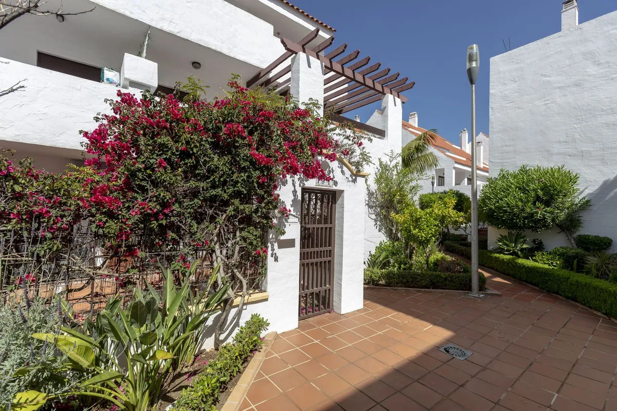 9e6bf593-7835-49f6-9125-c68a97d67b2b