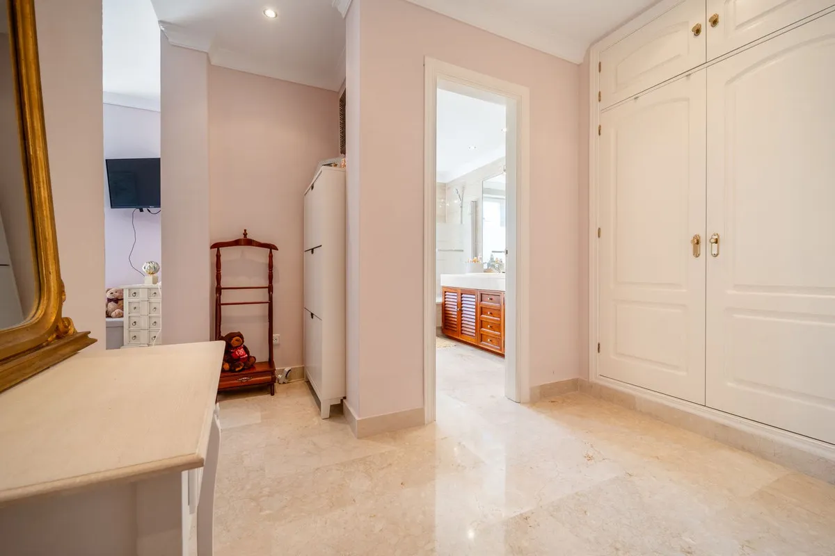 e2756fac-14f1-4a9c-a1a8-76578cab2efc