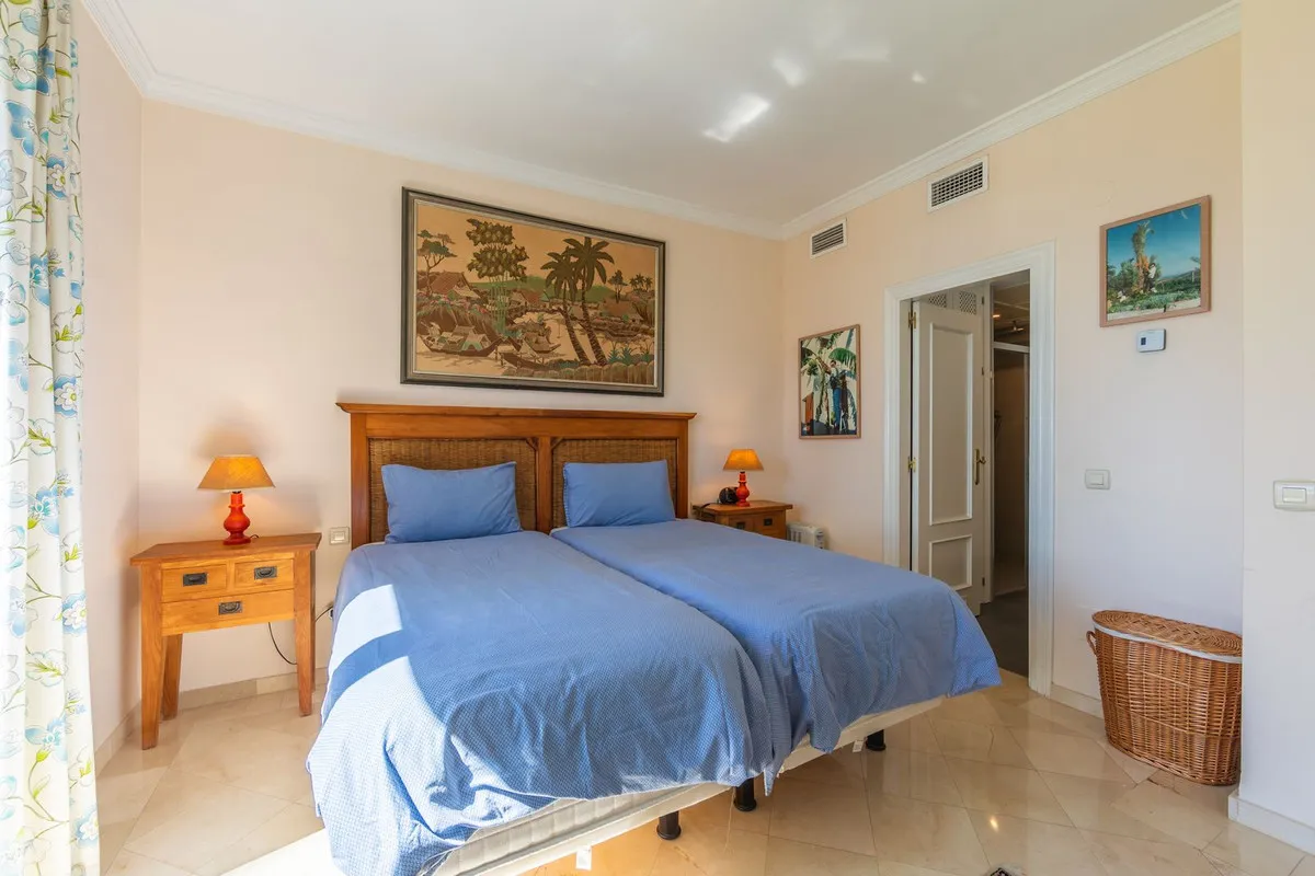 3bafde1e-c68a-4ce4-9306-dc00cdeb988f