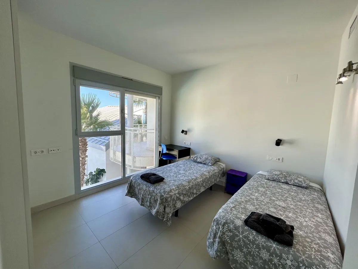 9b2f45e6-575c-4b04-b77f-34e4a2e299d8