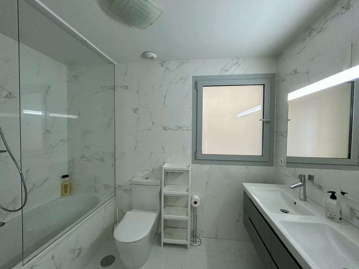 e42ebc00-6e27-4fa0-b6fc-3cea21f8875a