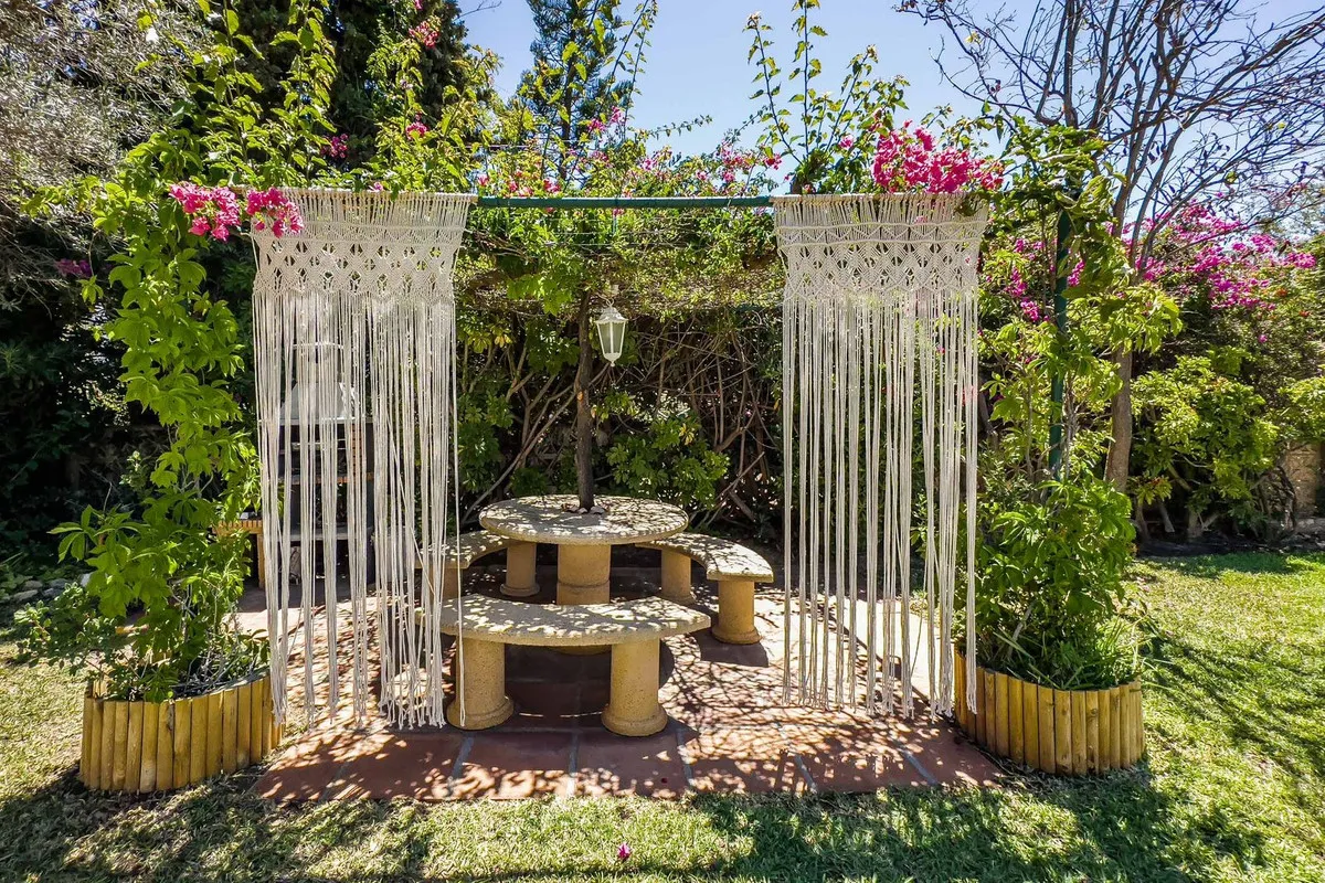 8333fc6a-3126-4678-b24a-33bad8af71fd