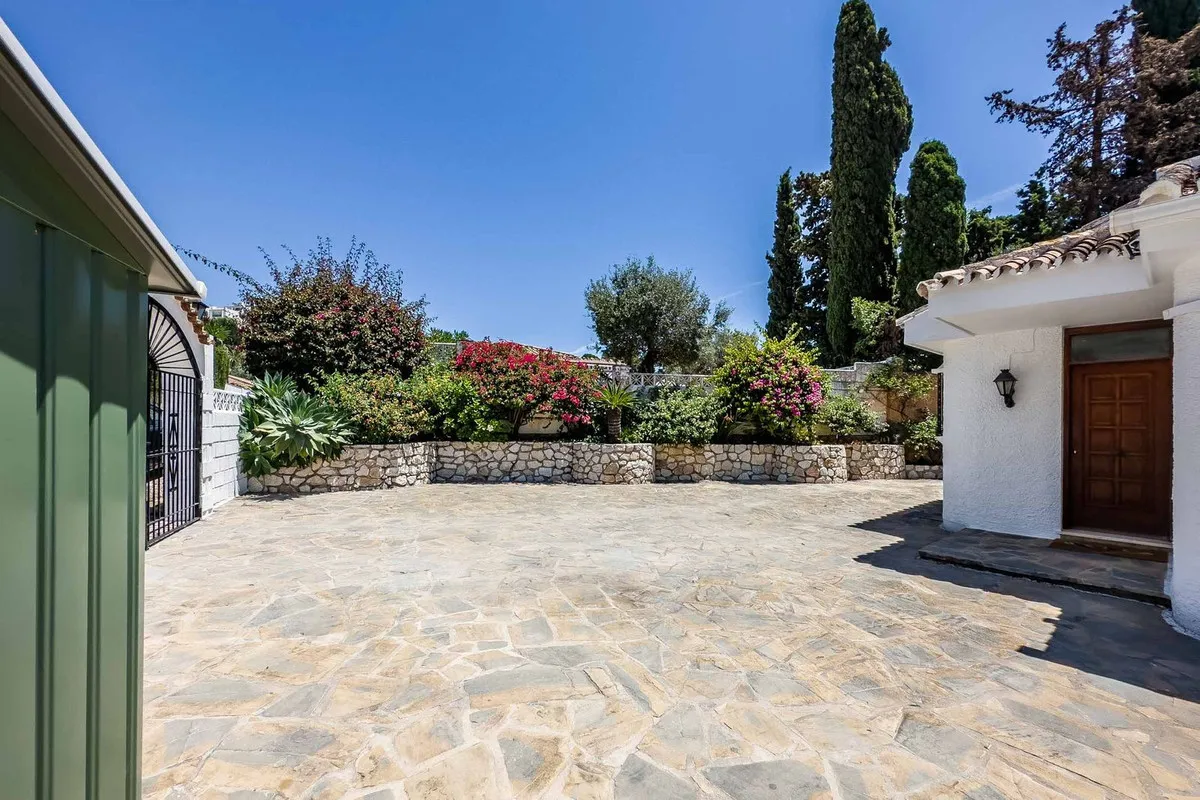 d9b49550-3e6c-4618-bab9-a976513e78cc