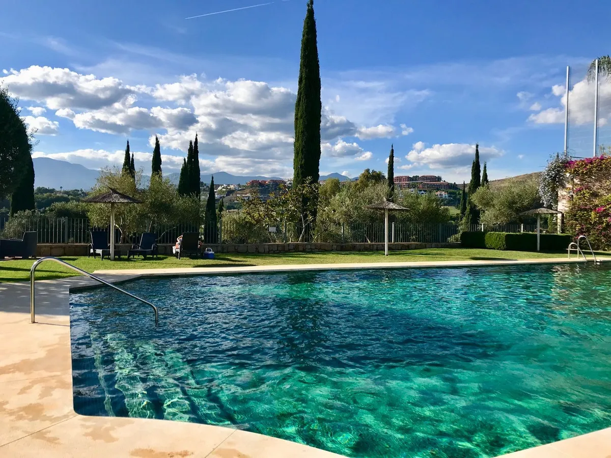 93a18972-bc66-407f-b475-f76231b3d42f