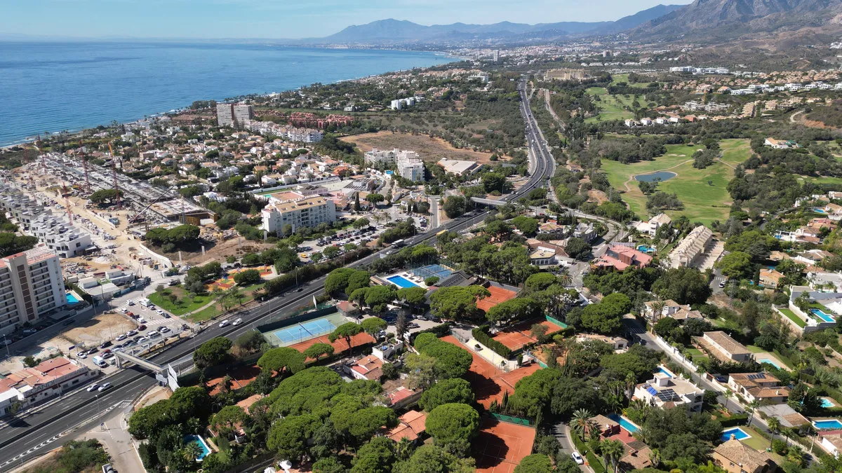 Charming Rustic House in Prime El Rosario Location