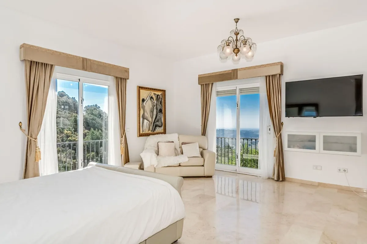 0a264305-b2c2-4b37-9637-61b860b8db61