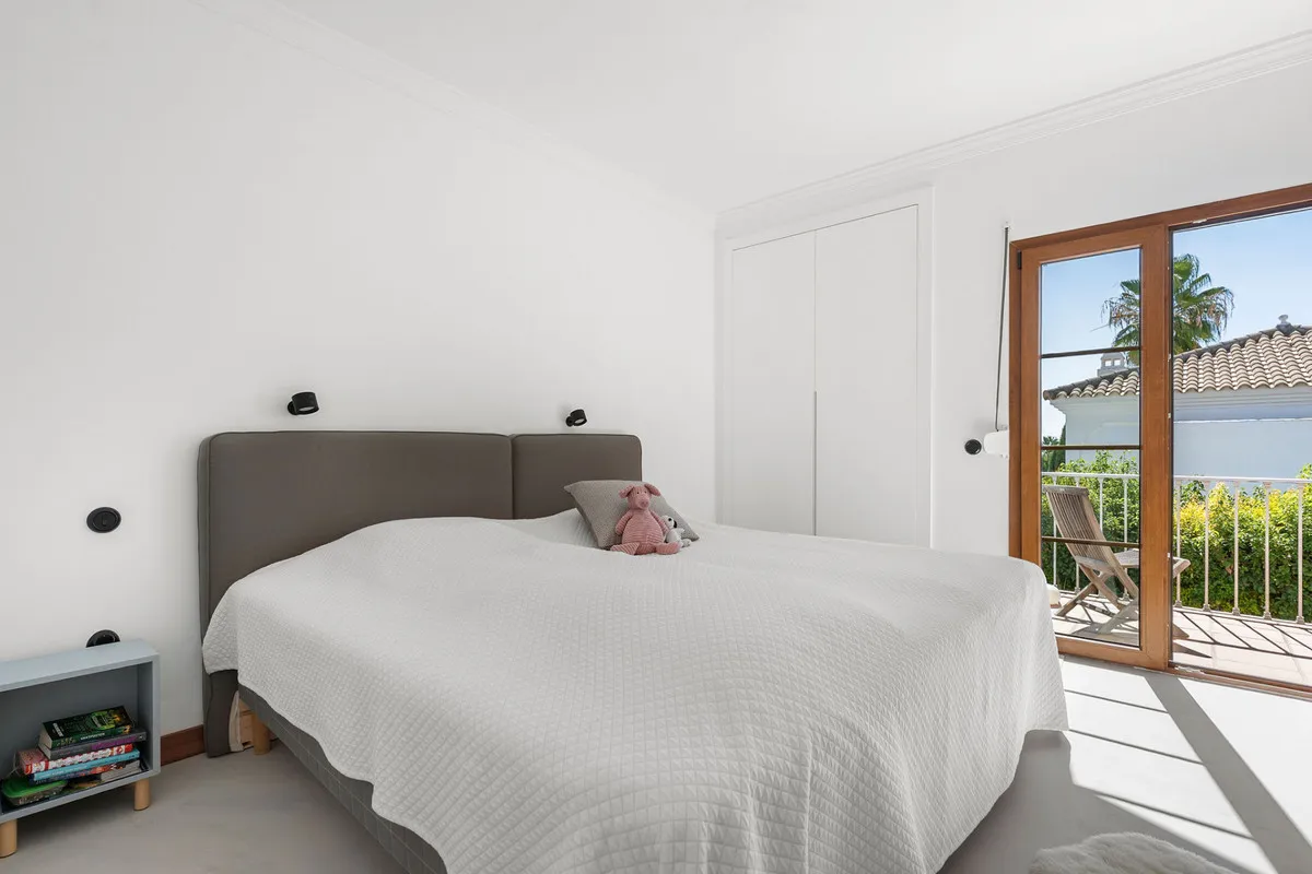 82f8e7e4-bebc-46cd-ab33-11e057d83dce