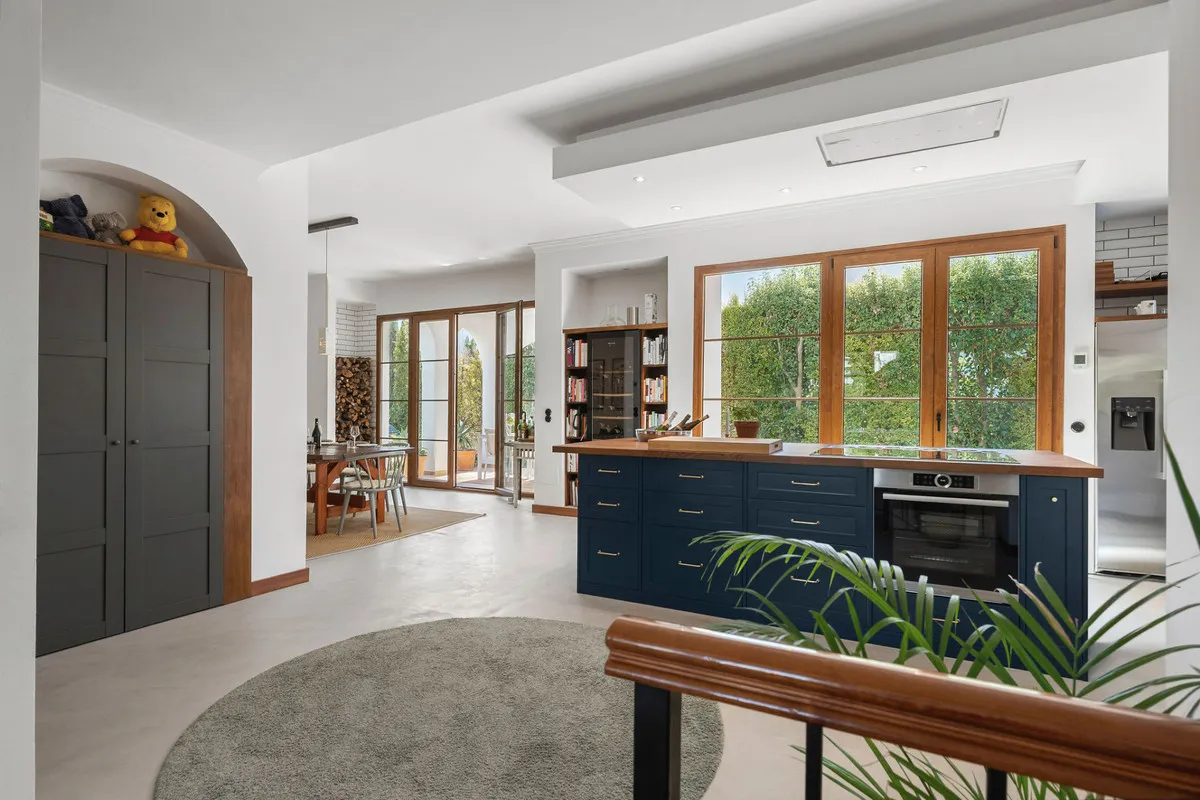 b061ff52-4c7a-4075-b141-10e879f96d8d