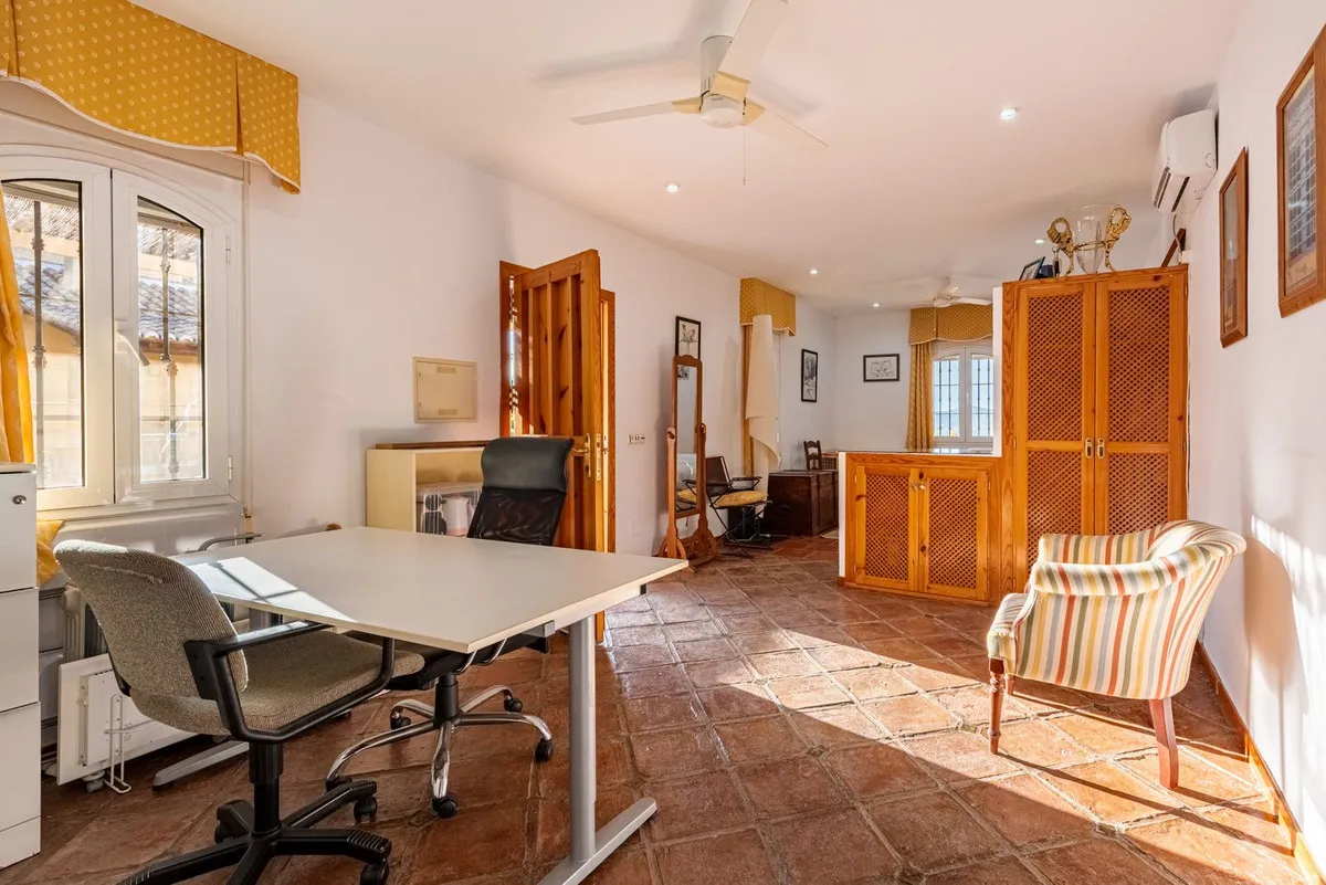 1dd105b9-2be2-46cc-841c-476f0baa650c