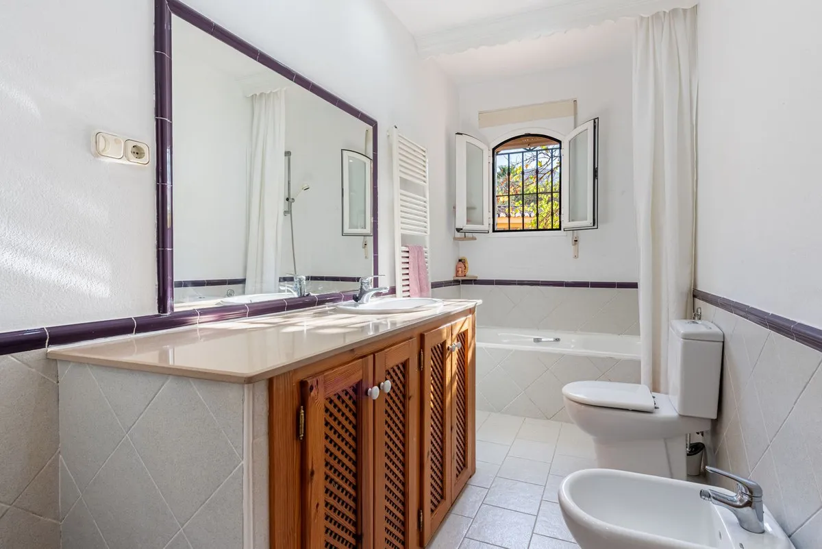 d4d18e82-1401-43b3-836e-e9885fa3983e