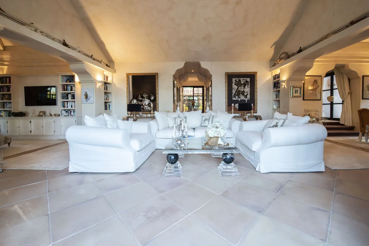 e729b878-79c7-45fe-8054-e088aaf714bb