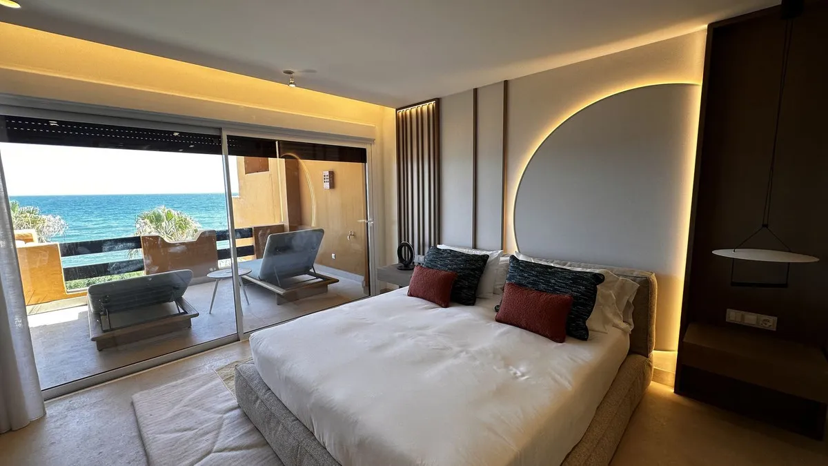 a044d7ce-f5d0-474f-a53b-ecf90f38afc9