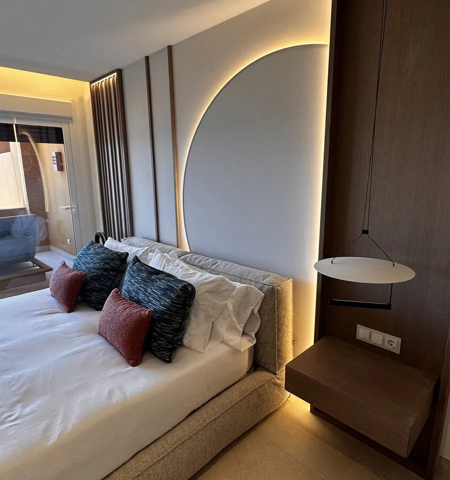 ca50c053-a5e0-4d4a-93bb-9899c7d83352