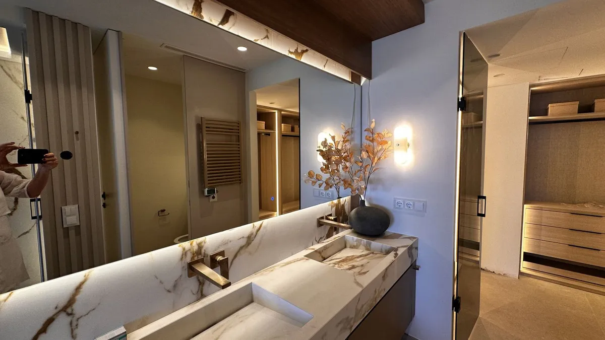 f5439db9-36a5-4db7-b25f-b35c710af9c6